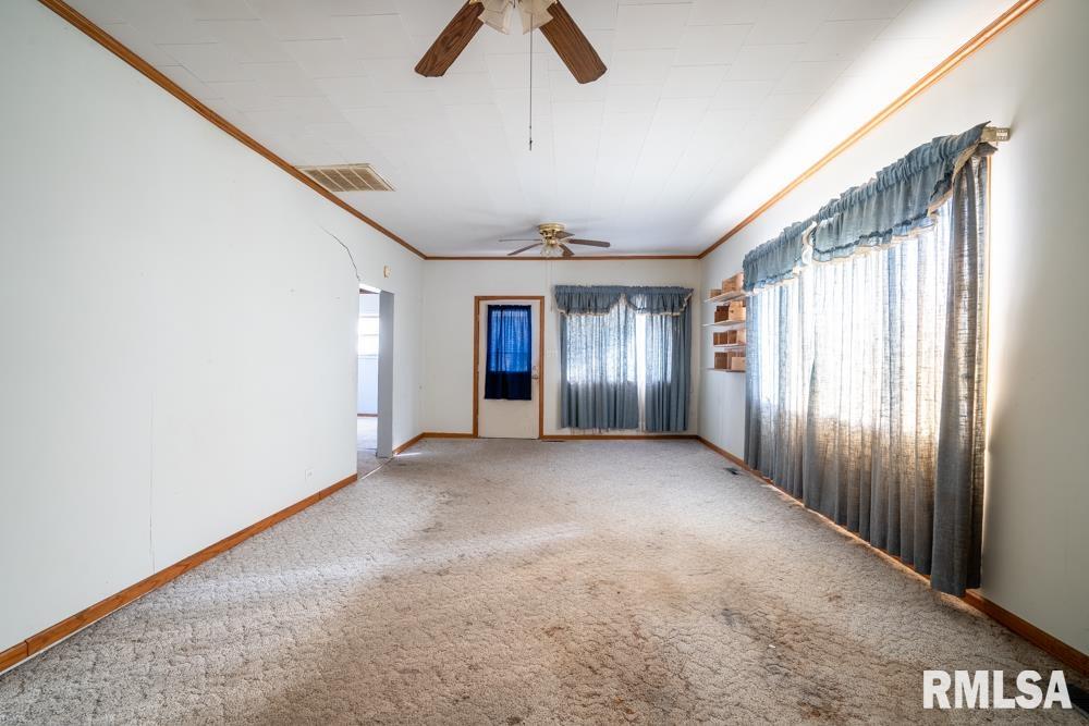 803 South Cockrum Street Sesser, IL 62884 - Photo 4 of 18