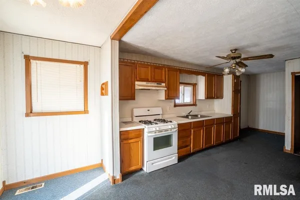 $45,000 | 803 South Cockrum Street, Sesser, IL 62884