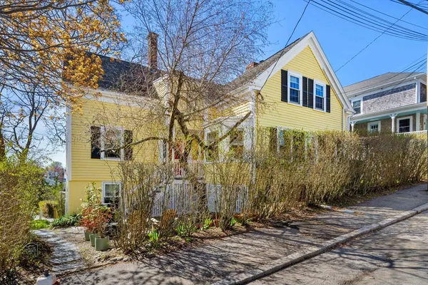 $459,900 | 40 R Prospect Street, Unit 3, Marblehead, MA 01945