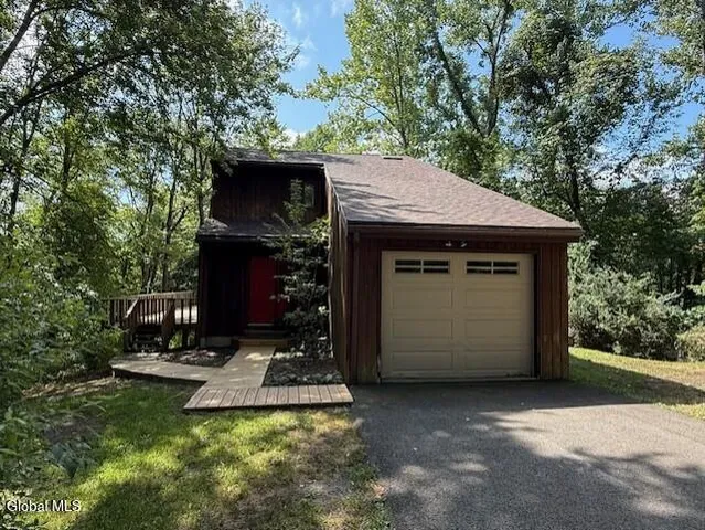 $315,000 | 104 Vosburgh Road, Poestenkill, NY 12018