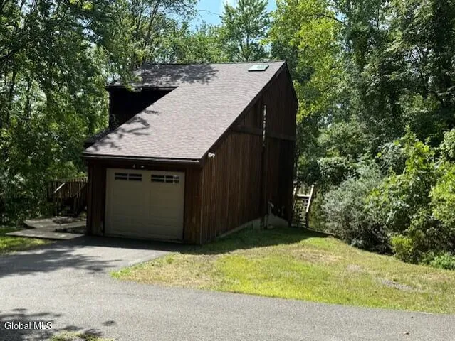 $315,000 | 104 Vosburgh Road, Poestenkill, NY 12018