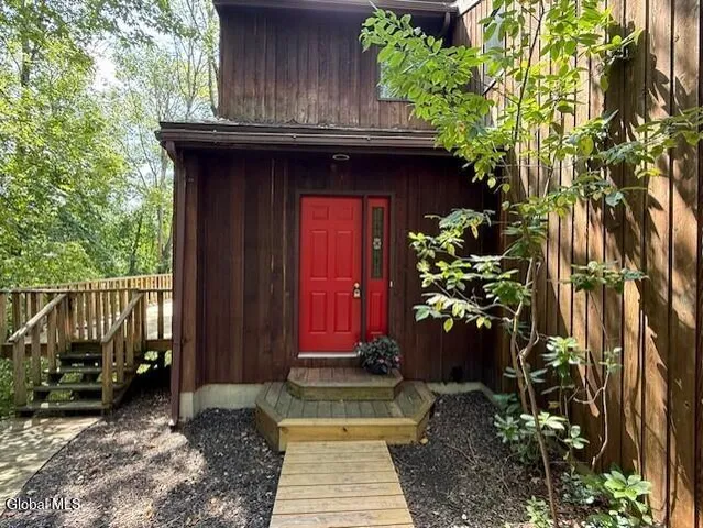 $315,000 | 104 Vosburgh Road, Poestenkill, NY 12018