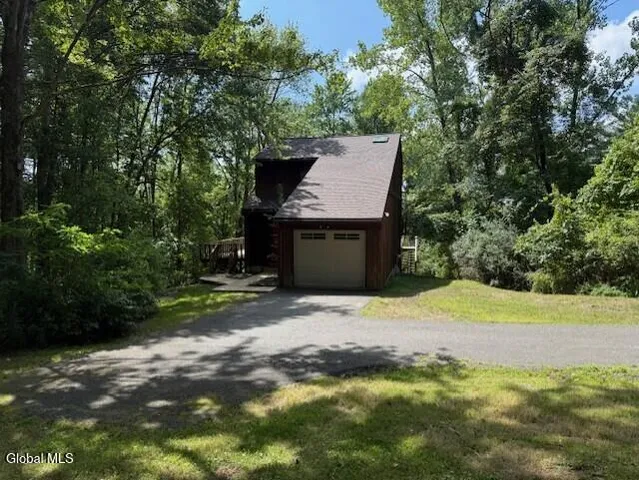 $315,000 | 104 Vosburgh Road, Poestenkill, NY 12018