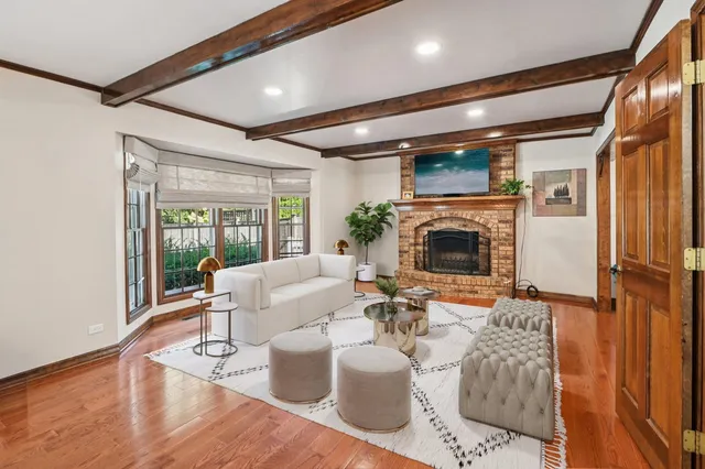 $629,000 | 1525 London Court, Naperville, IL 60563