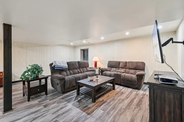 $629,000 | 1525 London Court, Naperville, IL 60563