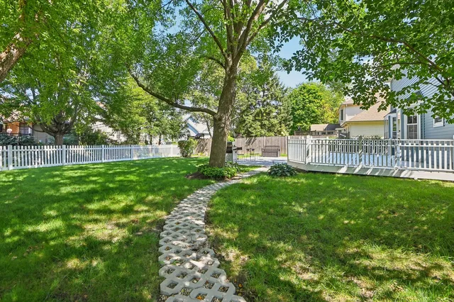 $629,000 | 1525 London Court, Naperville, IL 60563