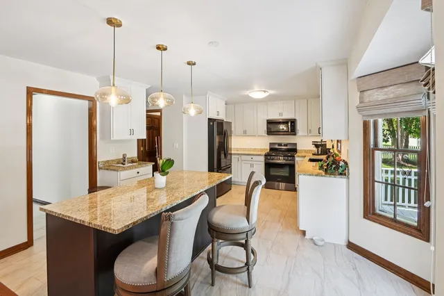 $629,000 | 1525 London Court, Naperville, IL 60563