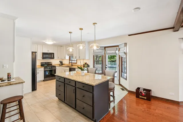 $629,000 | 1525 London Court, Naperville, IL 60563