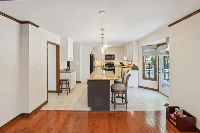 $629,000 | 1525 London Court, Naperville, IL 60563