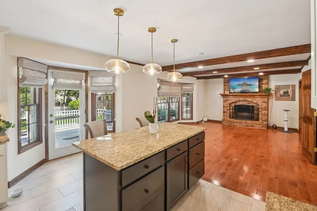 $629,000 | 1525 London Court, Naperville, IL 60563