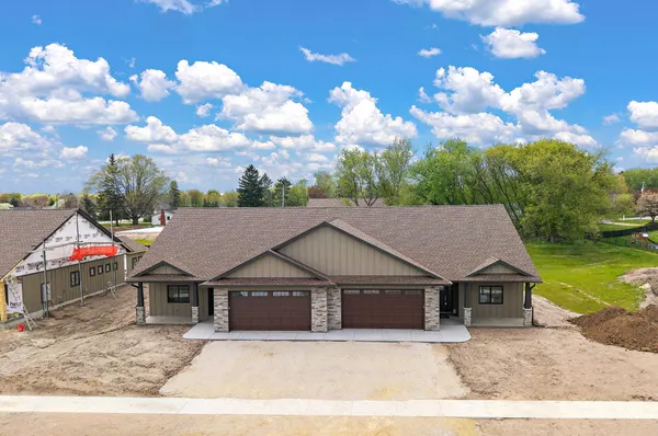 $509,200 | 1060 Legend Lane, River Falls, WI 54022