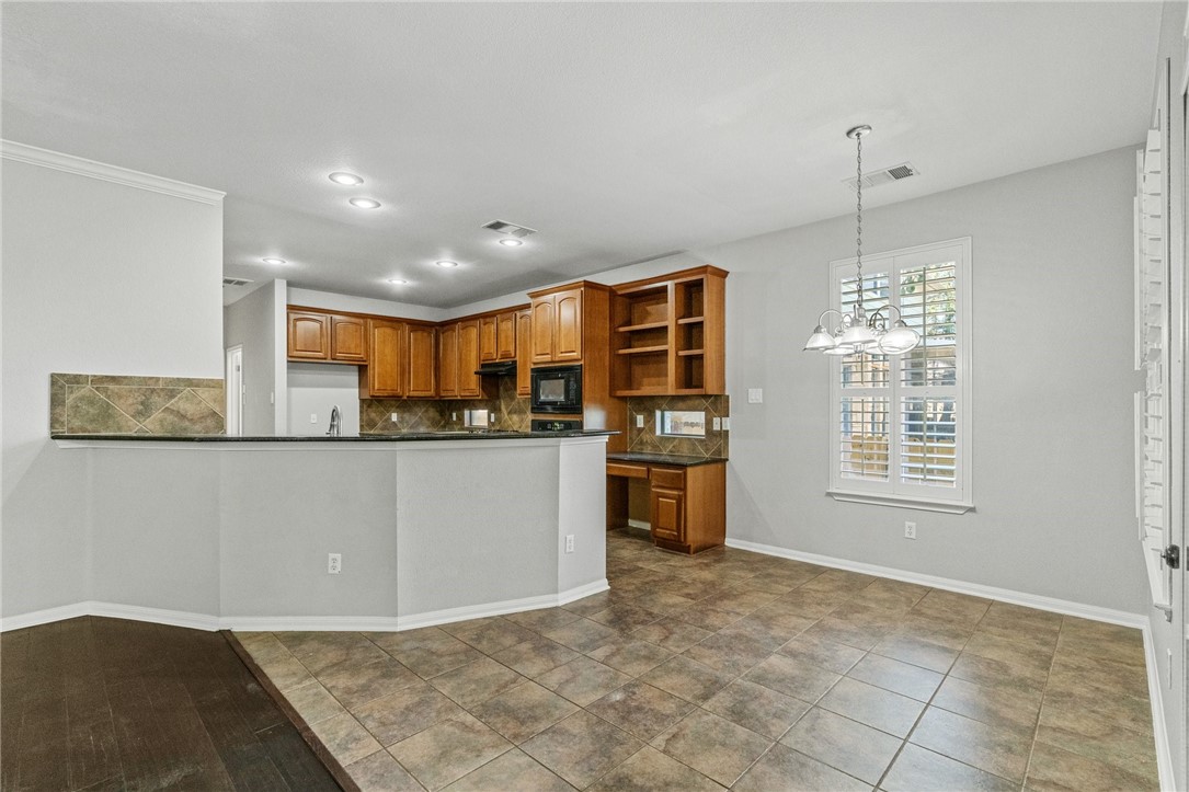 925 Cavalry Ride Trail Austin, TX 78732 - Photo 12 of 26 Gallery Image 12