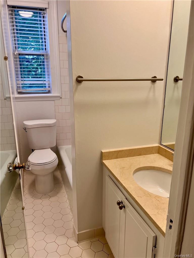 64 Sagamore Road, Unit H6 Bronxville, NY 10708 - Photo 7 of 13