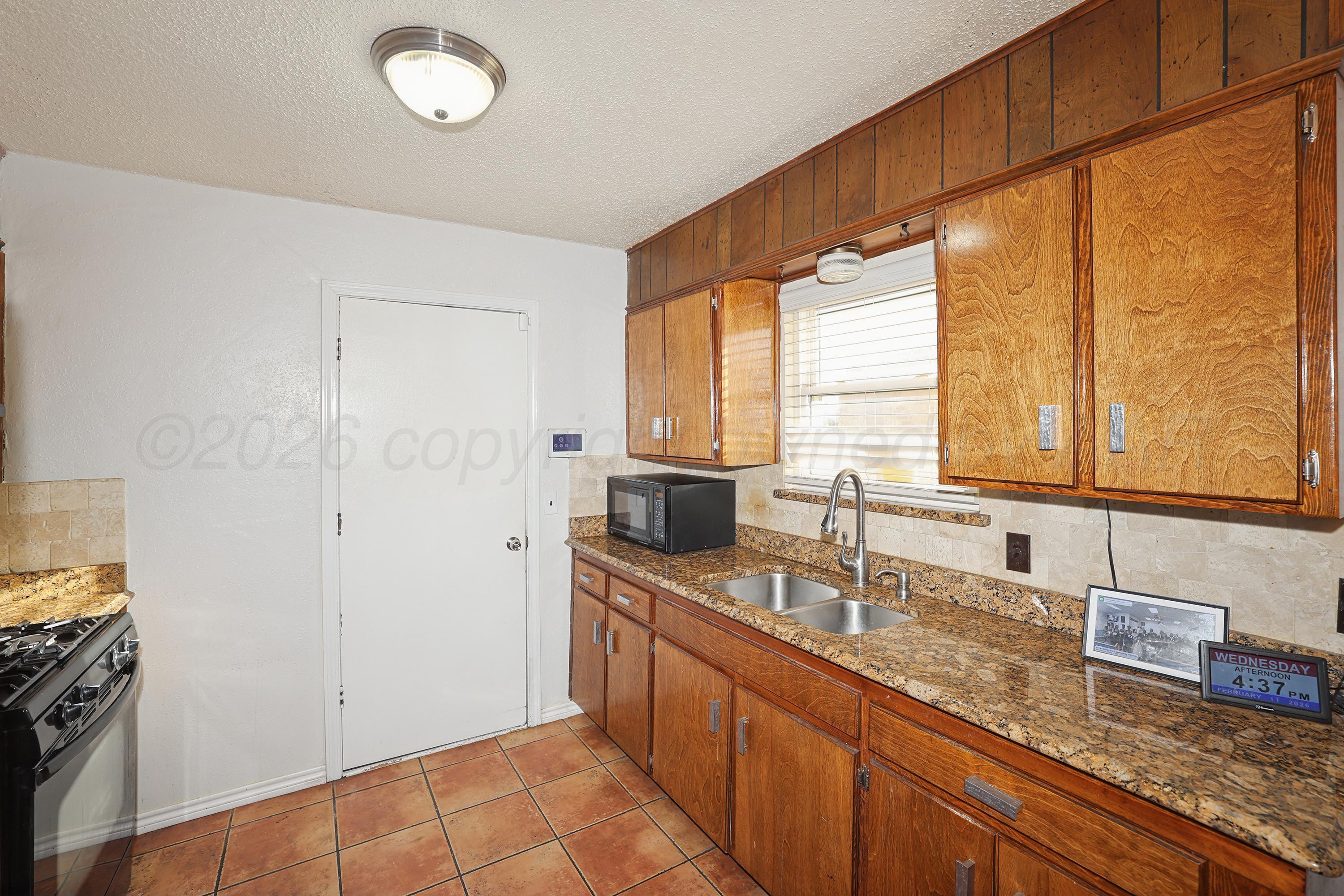 1727 Jennifer Street Amarillo, TX 79107 - Photo 11 of 25 11-Kitchen