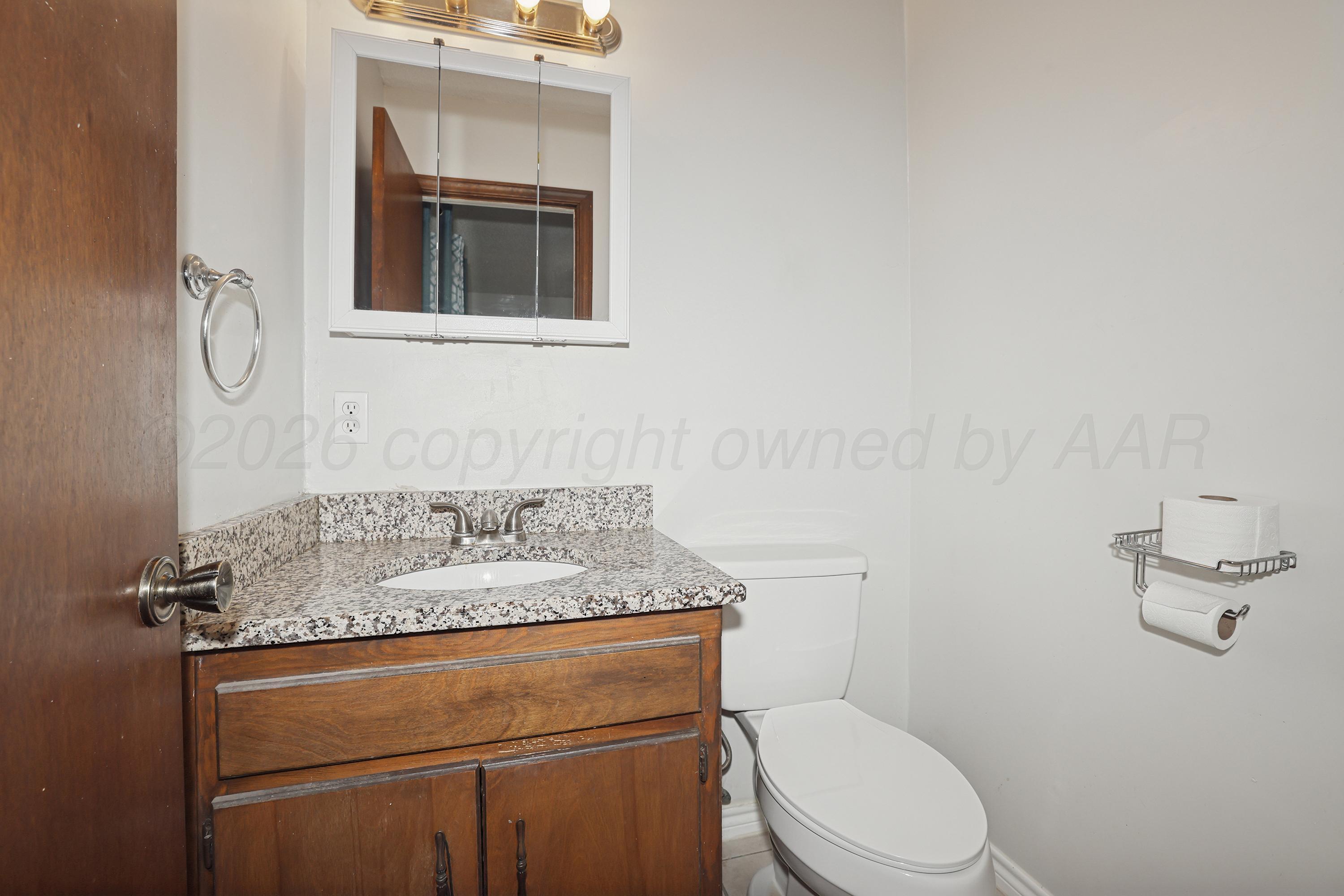 1727 Jennifer Street Amarillo, TX 79107 - Photo 15 of 25 15-Primary Bath