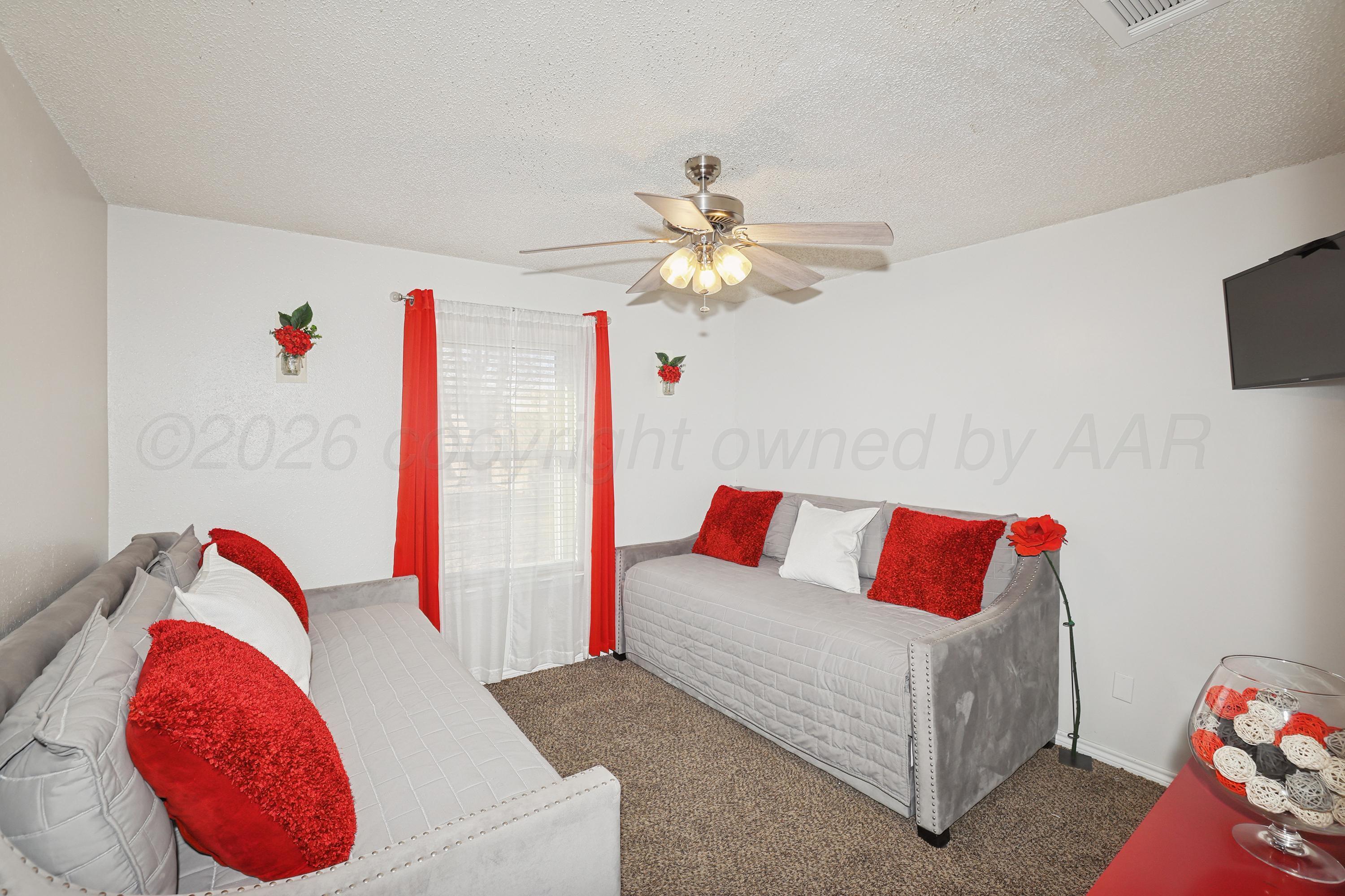 1727 Jennifer Street Amarillo, TX 79107 - Photo 18 of 25 18-3rd Bedroom