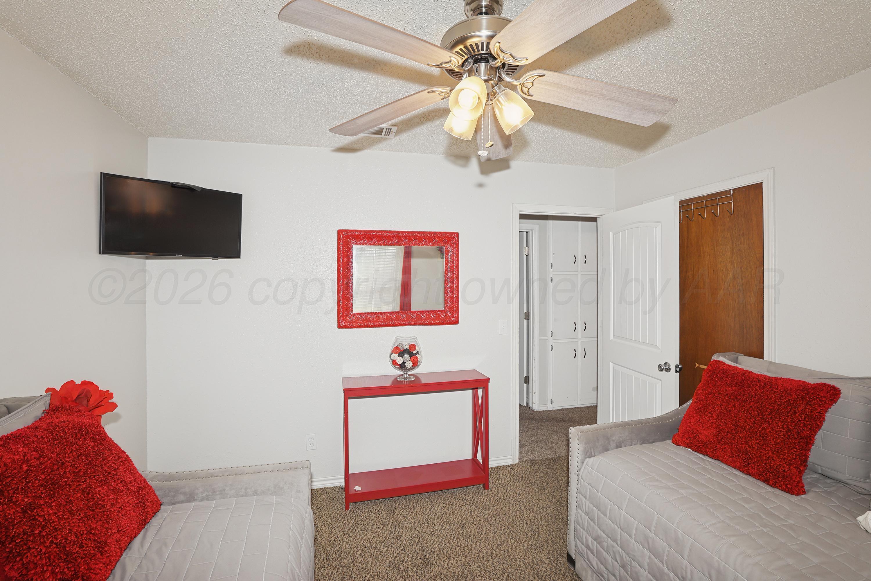 1727 Jennifer Street Amarillo, TX 79107 - Photo 19 of 25 19-3rd Bedroom