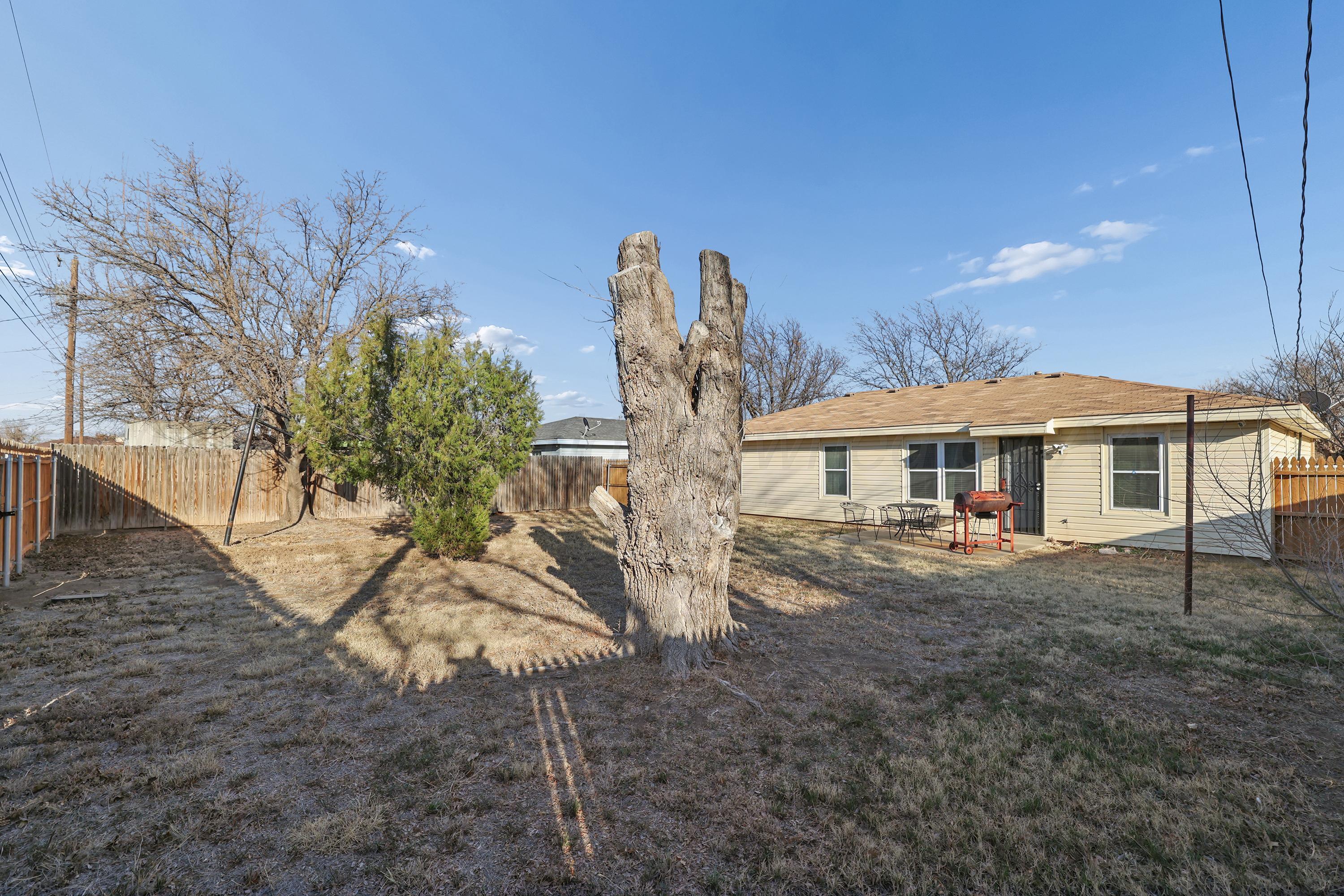 1727 Jennifer Street Amarillo, TX 79107 - Photo 24 of 25 25-Backyard