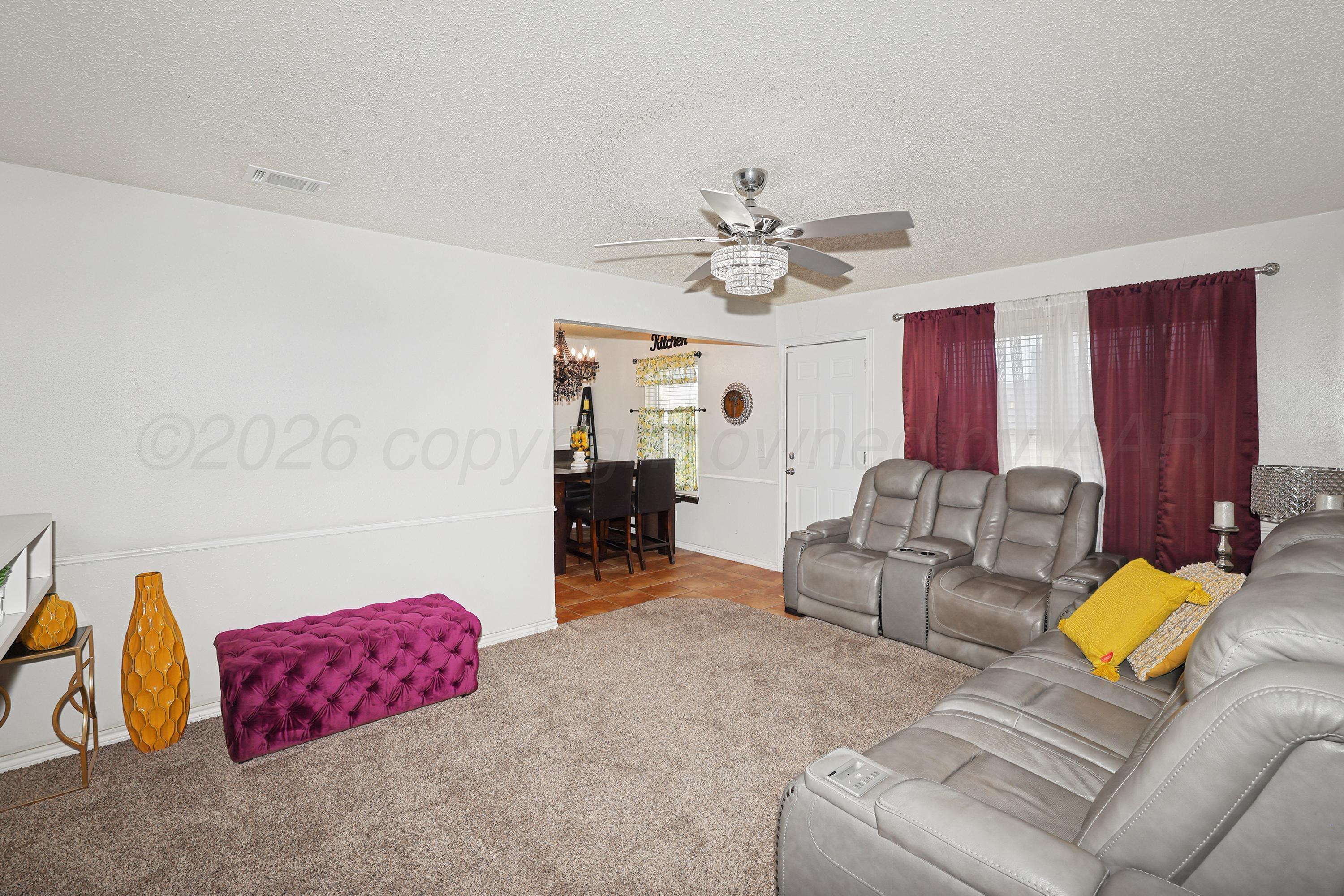 1727 Jennifer Street Amarillo, TX 79107 - Photo 5 of 25 5-Living Area