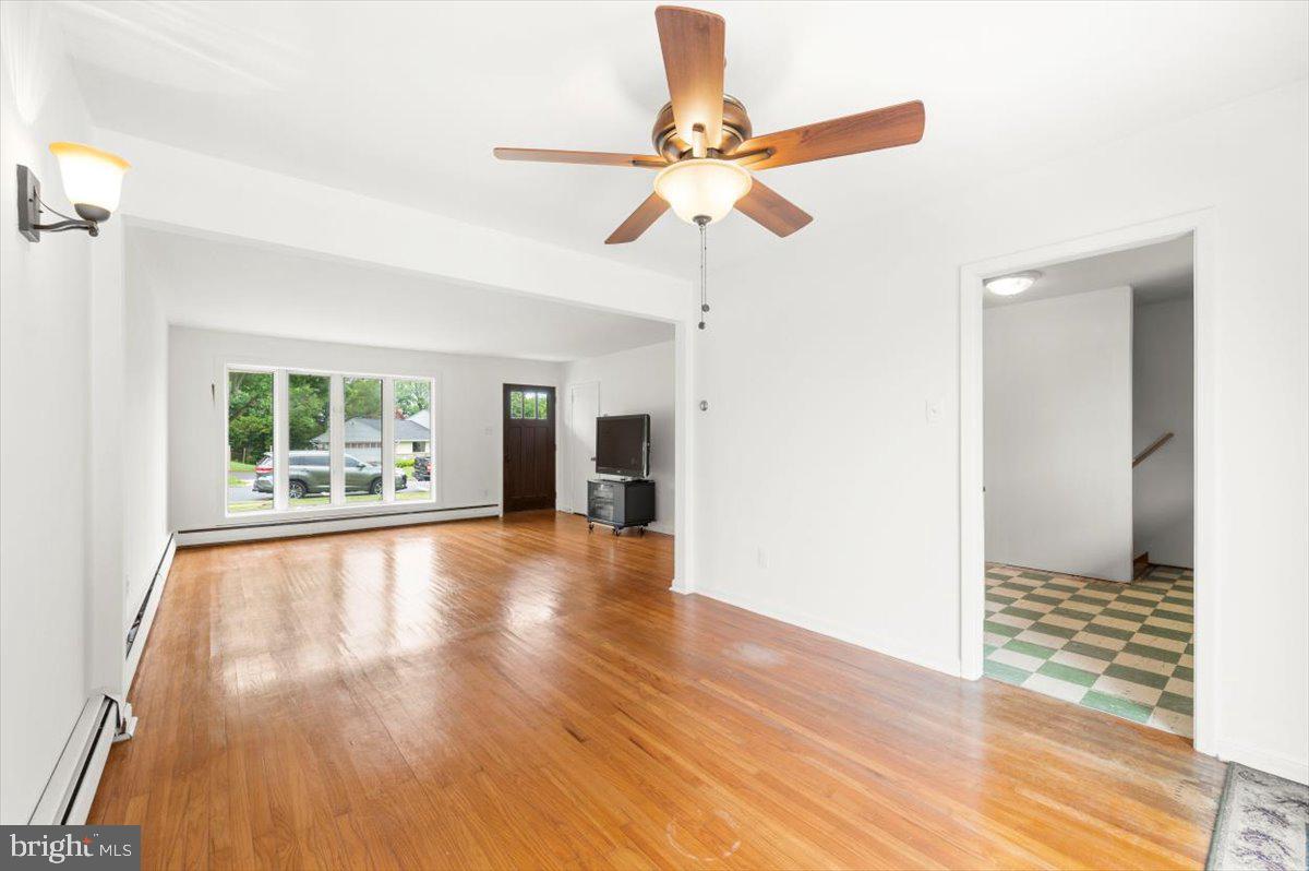 305 Richard Road Aston, PA 19014 - Photo 6 of 23 Dining Room