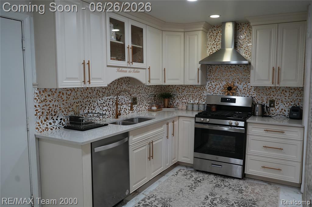 6426 Chase Road Dearborn, MI 48126 - Photo 8 of 35