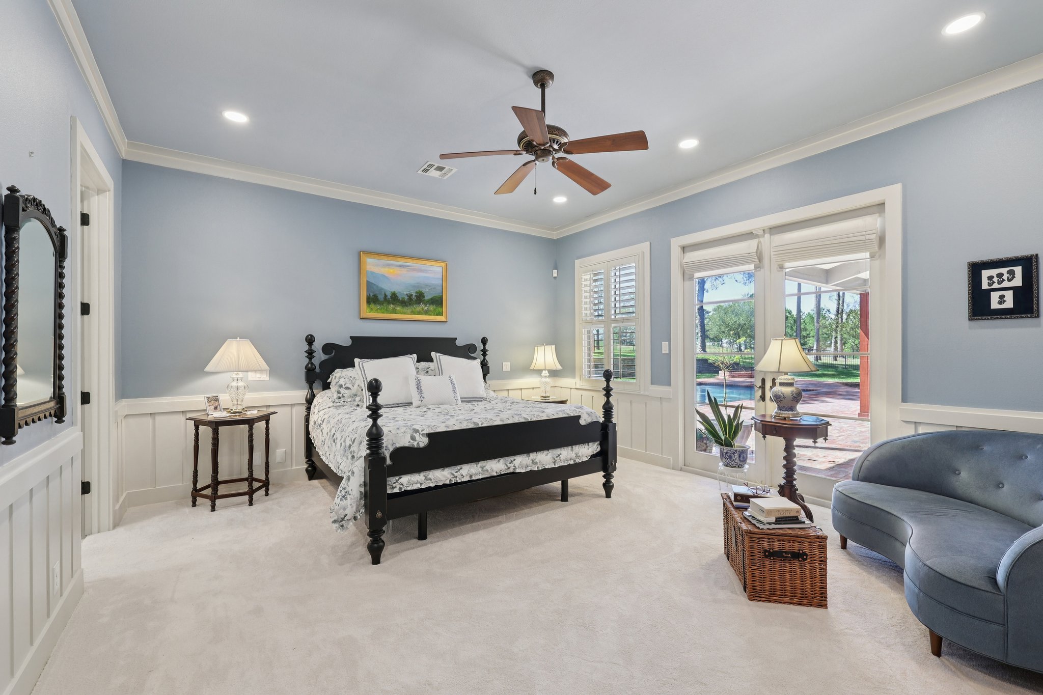 546 McAllister Road Bastrop, TX 78602 - Photo 18 of 40 a bed room with furniture and a window