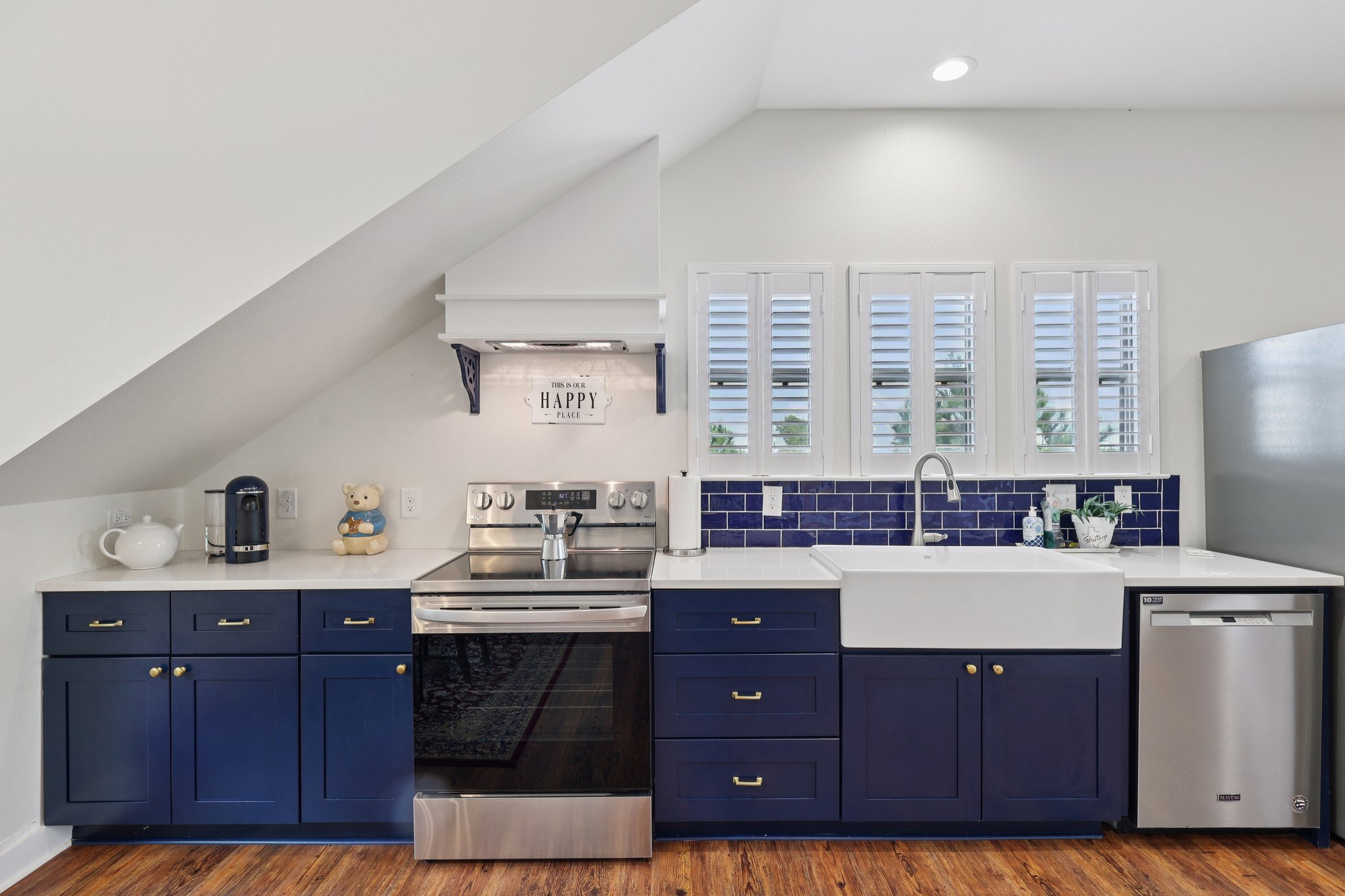 546 McAllister Road Bastrop, TX 78602 - Photo 34 of 40 a kitchen with a stove a sink and a refrigerator