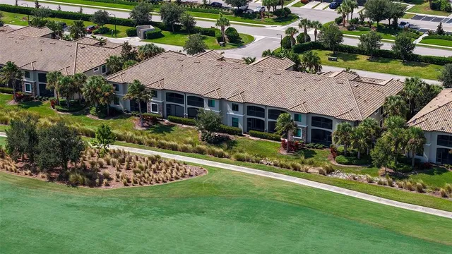 $390,000 | 5538 Palmer Circle, Unit 103, Bradenton, FL 34211