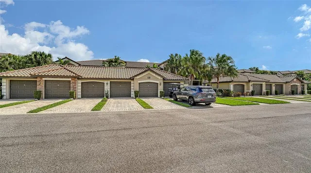 $390,000 | 5538 Palmer Circle, Unit 103, Bradenton, FL 34211