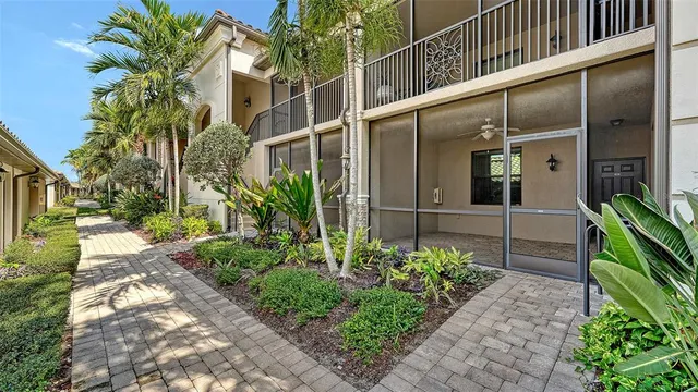 $390,000 | 5538 Palmer Circle, Unit 103, Bradenton, FL 34211