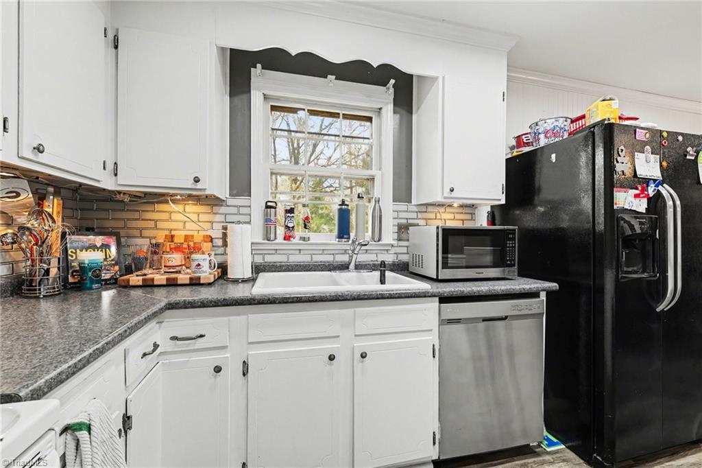 4724 Pennoak Road Greensboro, NC 27407 - Photo 9 of 27
