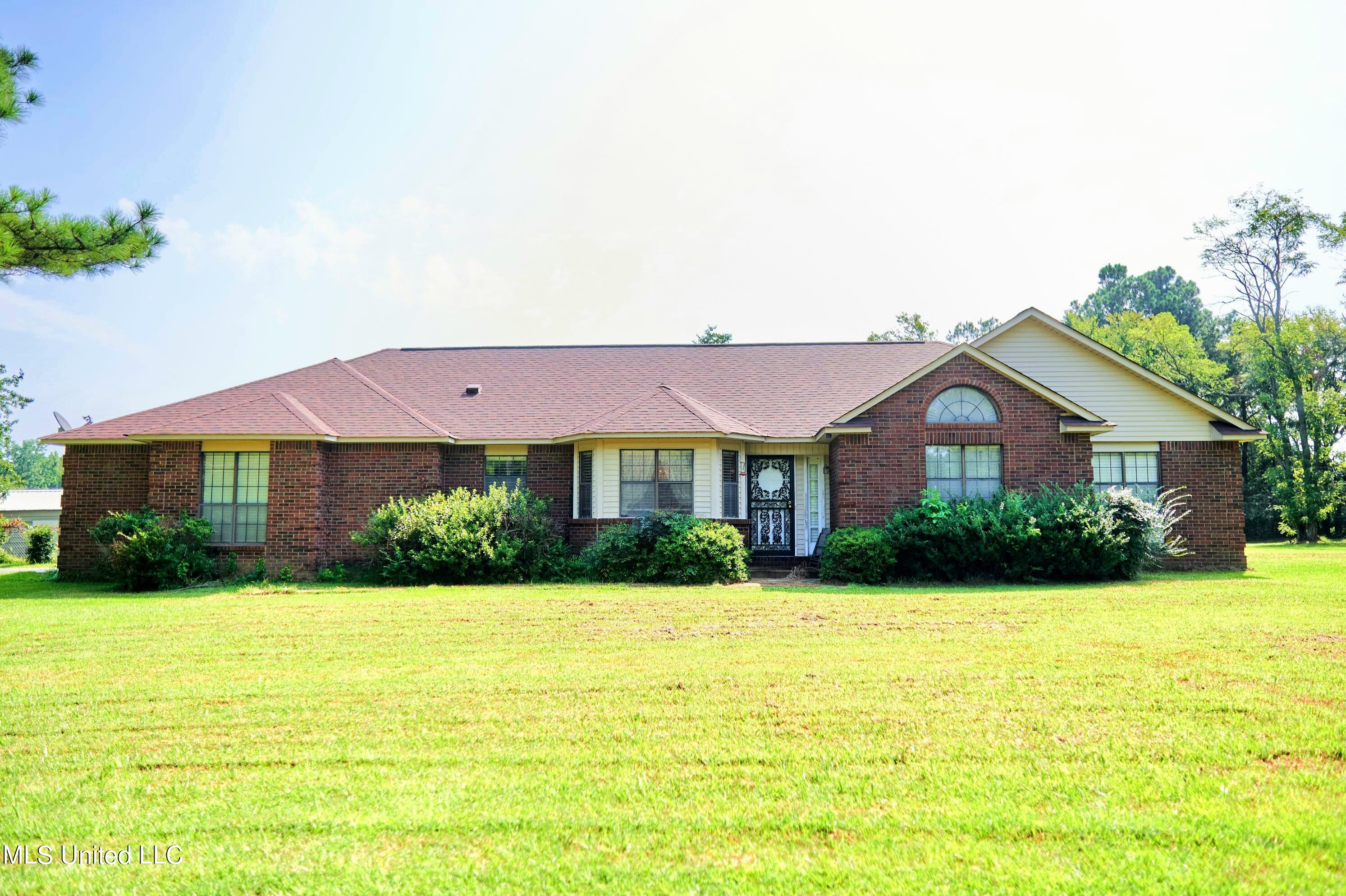443 Victoria Road Byhalia, MS 38611 - Photo 1 of 32 ike_7803_result (3)