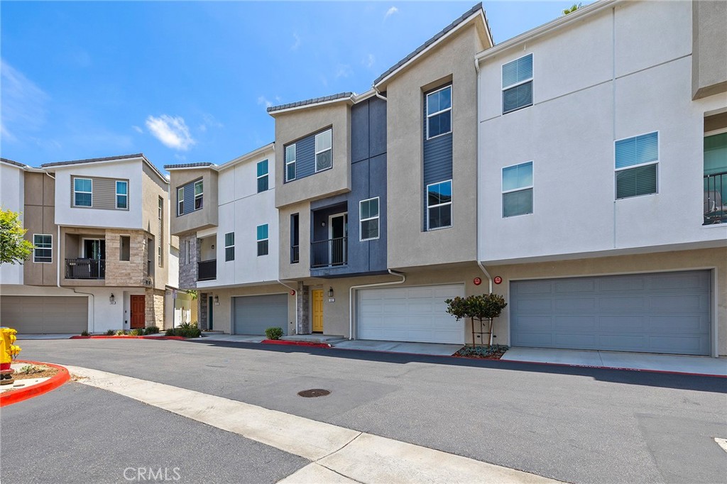 447 Fitzpatrick Road, Unit 102B San Marcos, CA 92069 - Photo 2 of 32