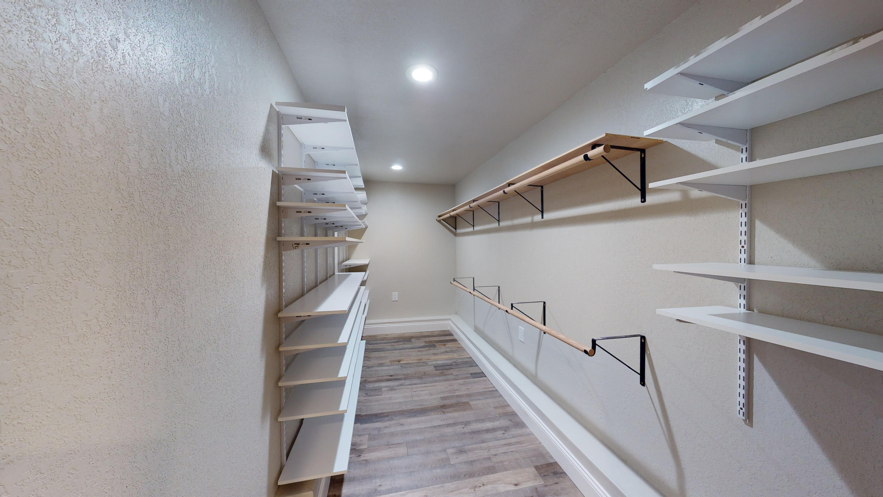 60141 Agate Road Bend, OR 97702 - Photo 9 of 34 60141-Agate-Rd-Main-closet