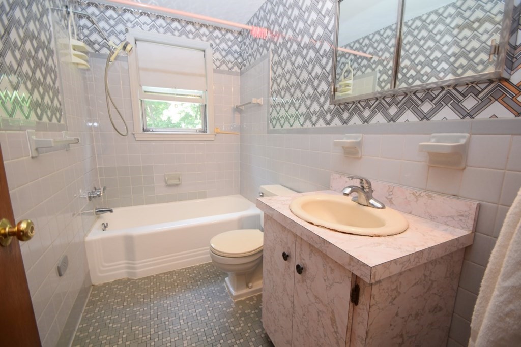 44 Bartlett Road Randolph, MA 02368 - Photo 13 of 26