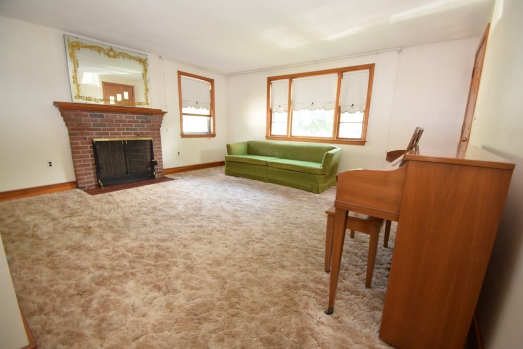 44 Bartlett Road Randolph, MA 02368 - Photo 4 of 26