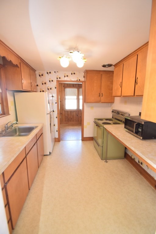 44 Bartlett Road Randolph, MA 02368 - Photo 8 of 26