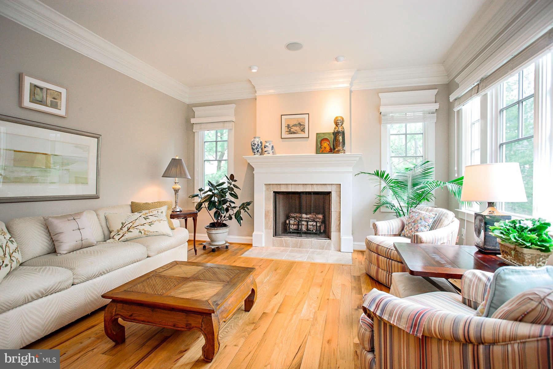 6216 Park Road McLean, VA 22101 - Photo 4 of 30 Formal Living Room