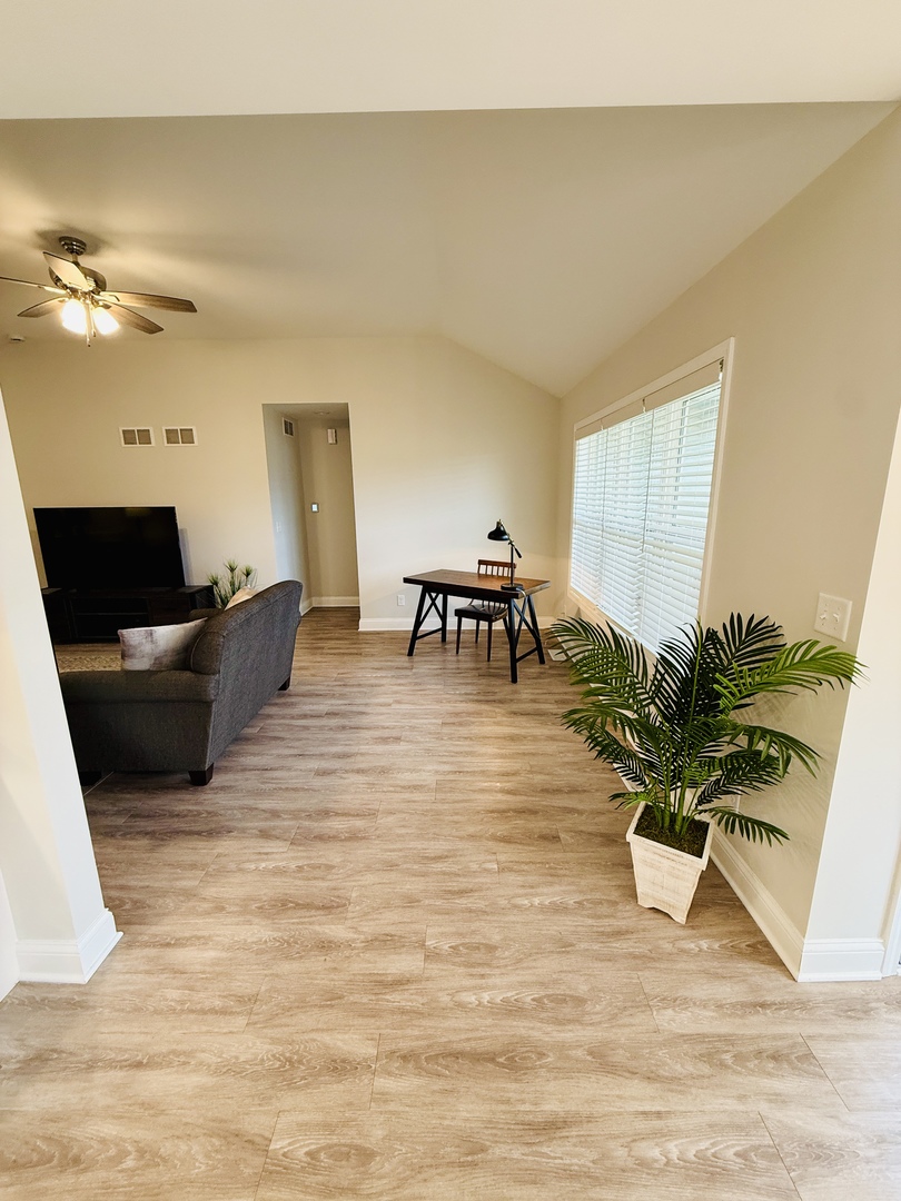 2222 Maggie Lane Sycamore, IL 60178 - Photo 6 of 24 a living room with furniture