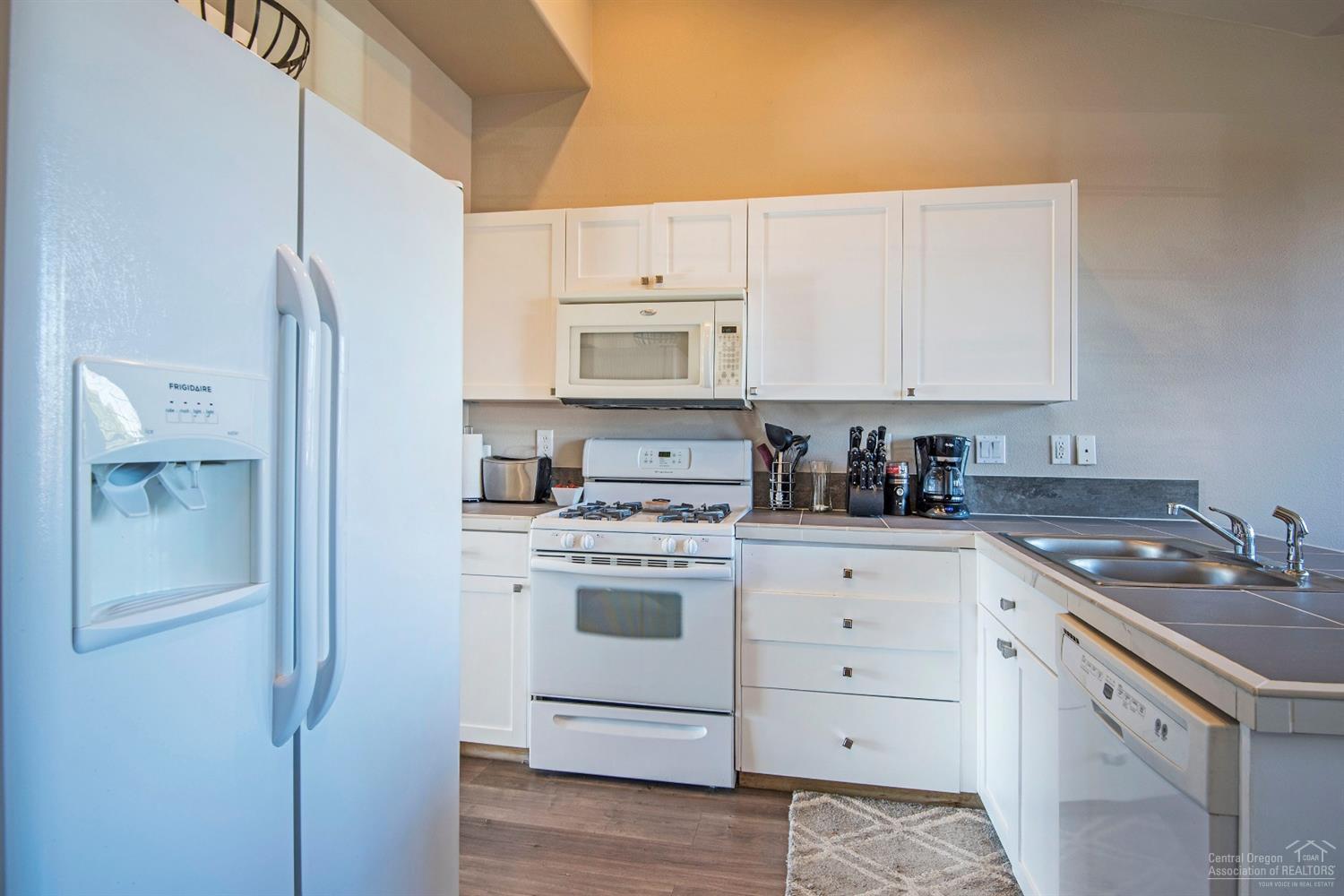 20551 Rolen Avenue Bend, OR 97702 - Photo 5 of 19 Additional Photo