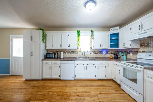 $350,000 | 9226 Sugar Pine Drive, Soddy Daisy, TN 37379