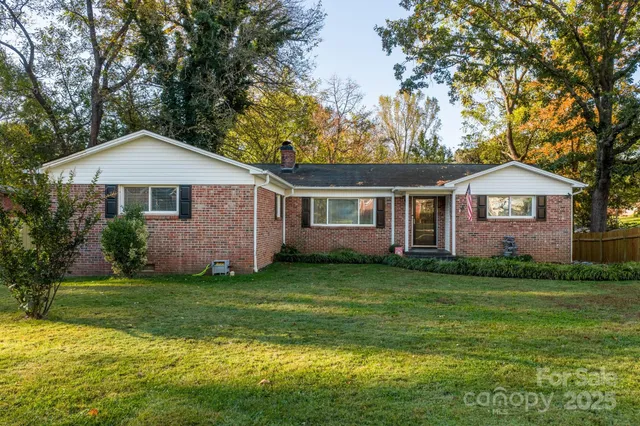 $295,000 | 807 15th Street Northwest, Conover, NC 28613