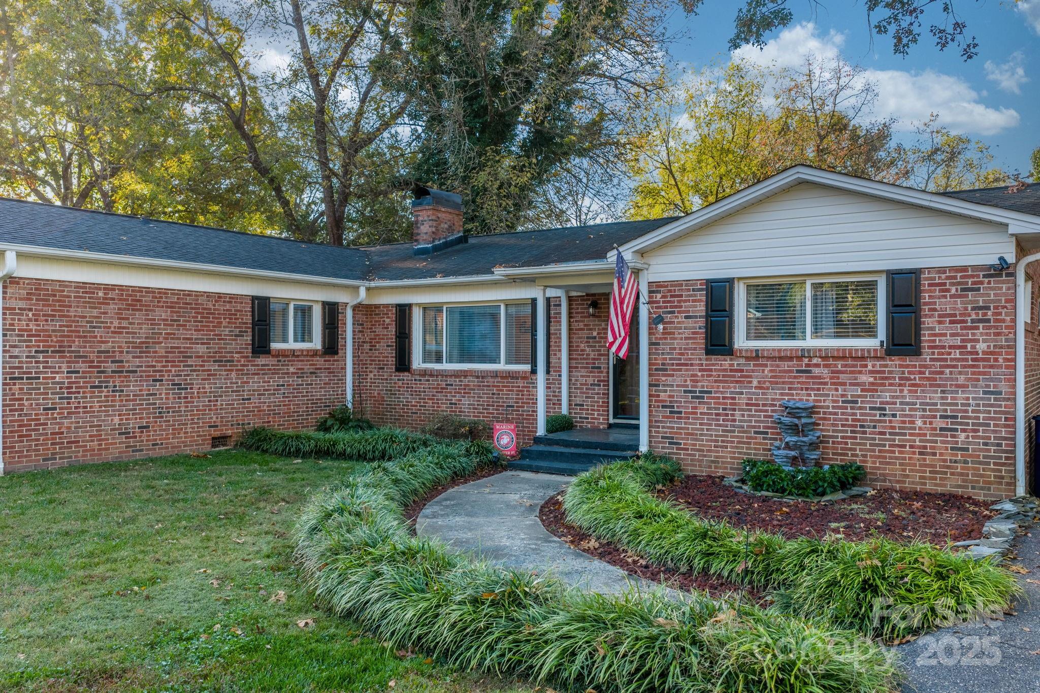 807 15th Street Northwest Conover, NC 28613 - Photo 3 of 36