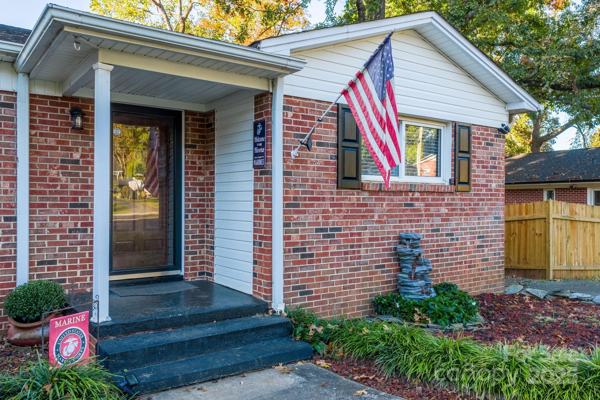 807 15th Street Northwest Conover, NC 28613 - Photo 4 of 36