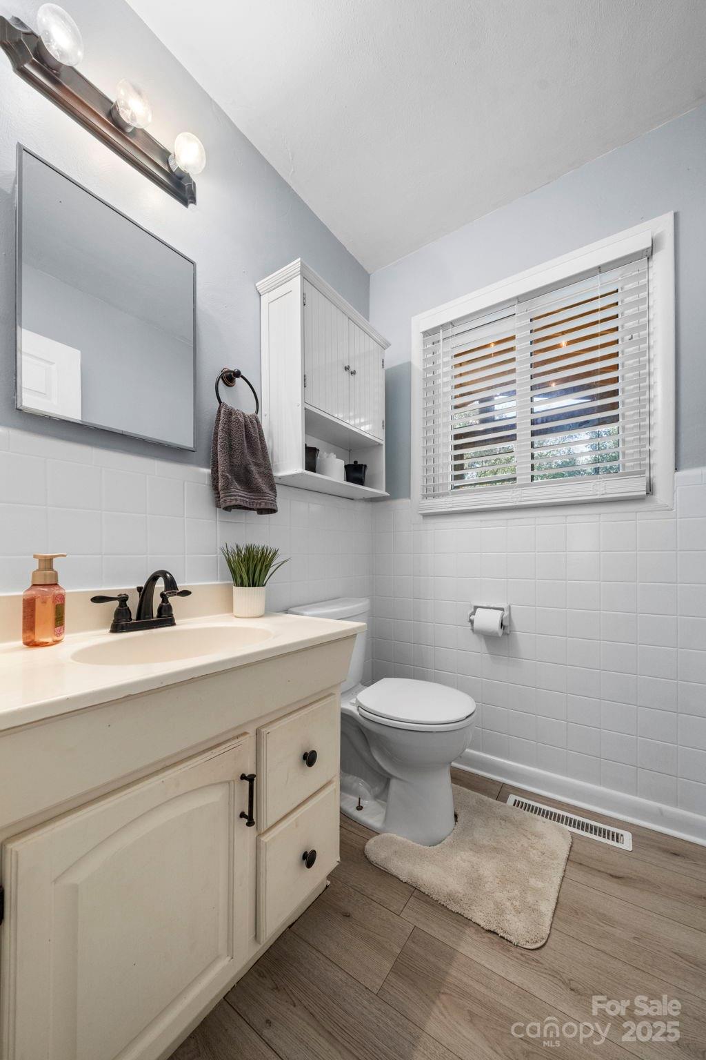 807 15th Street Northwest Conover, NC 28613 - Photo 8 of 36