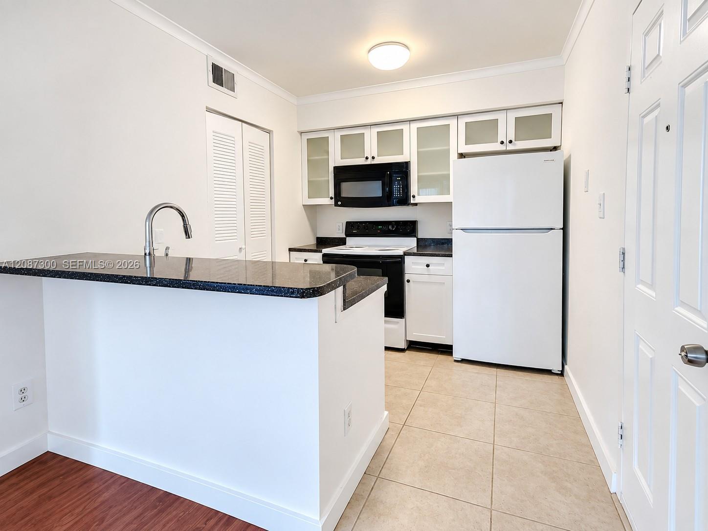 550 South Park Road, Unit 258 Hollywood, FL 33021 - Photo 3 of 27 Gallery Image 3
