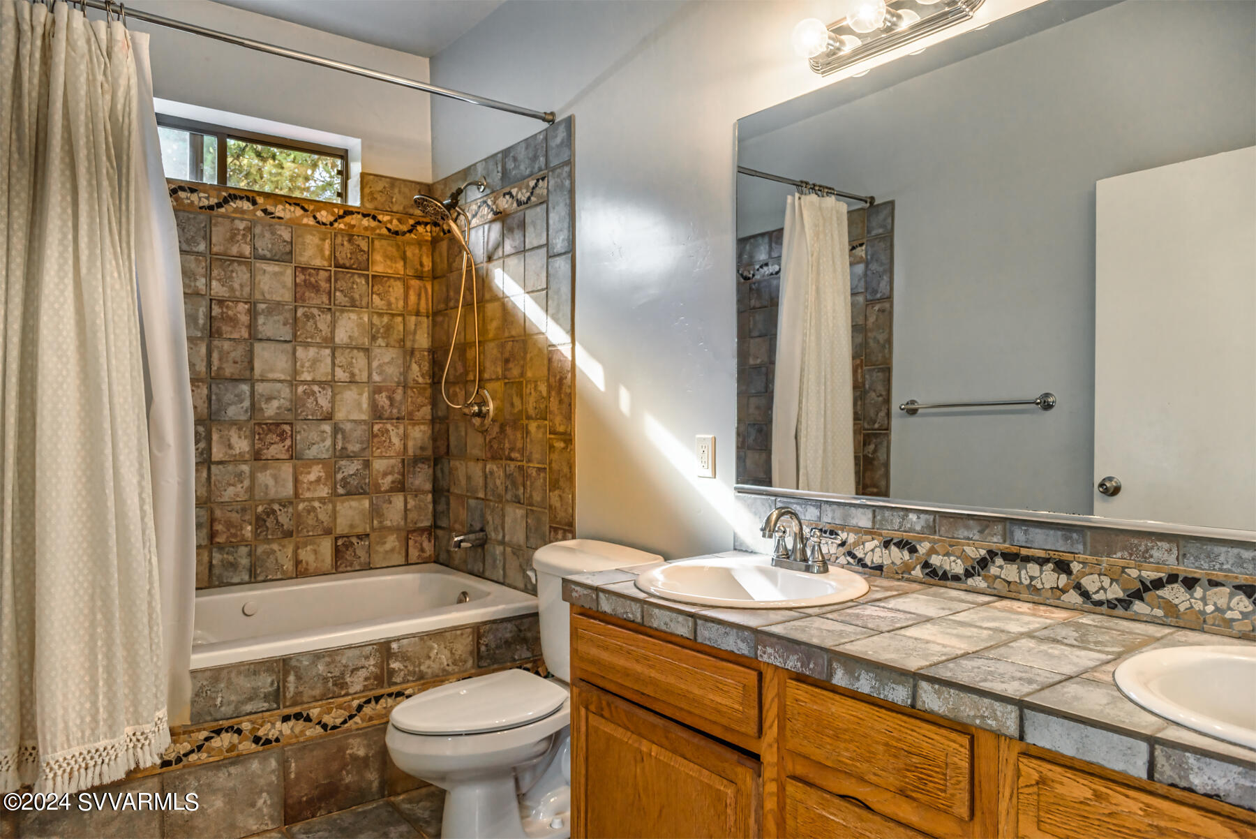 430 Northview Road Sedona, AZ 86336 - Photo 14 of 32 Primary Ensuite Bath