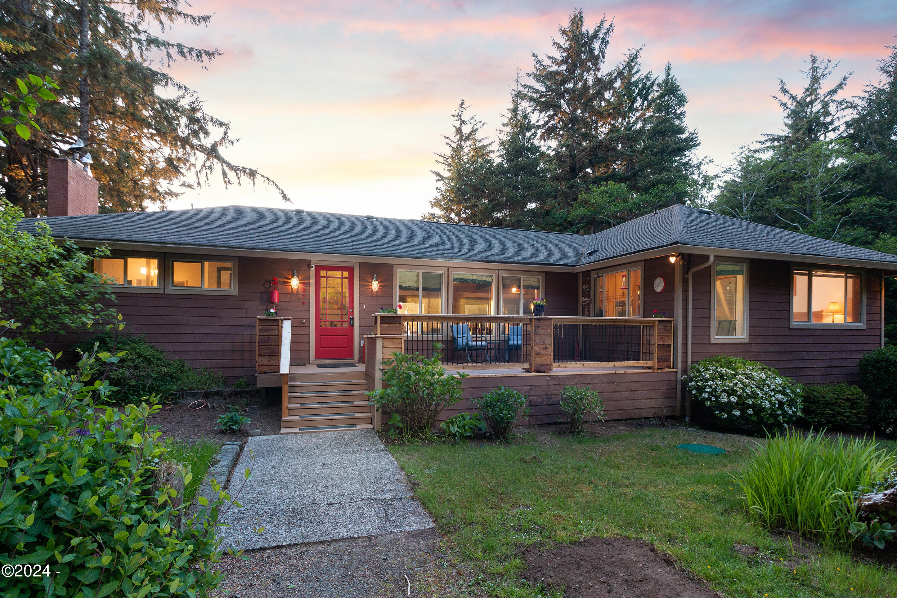 2275 Highway 101 Depoe Bay, OR 97341 - Photo 10 of 61 Warm & Inviting w/Large Deck