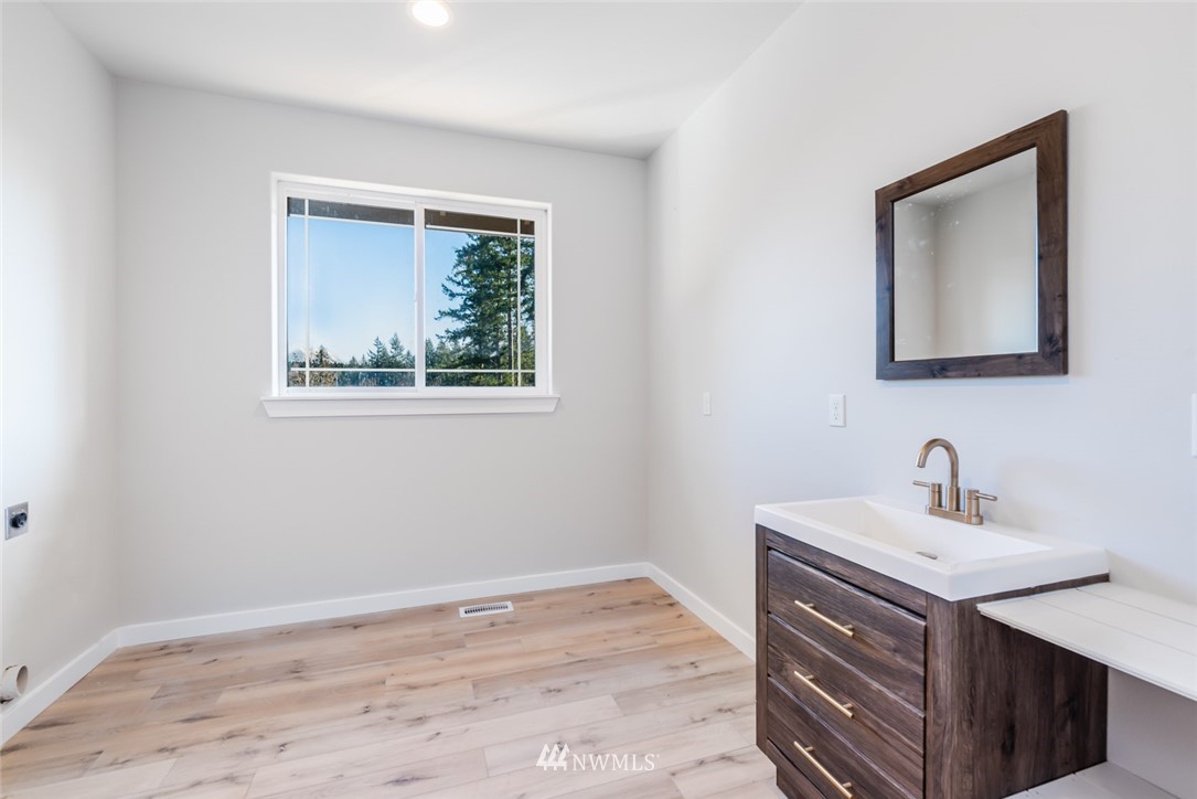 38025 Allen Road South Roy, WA 98580 - Photo 9 of 33