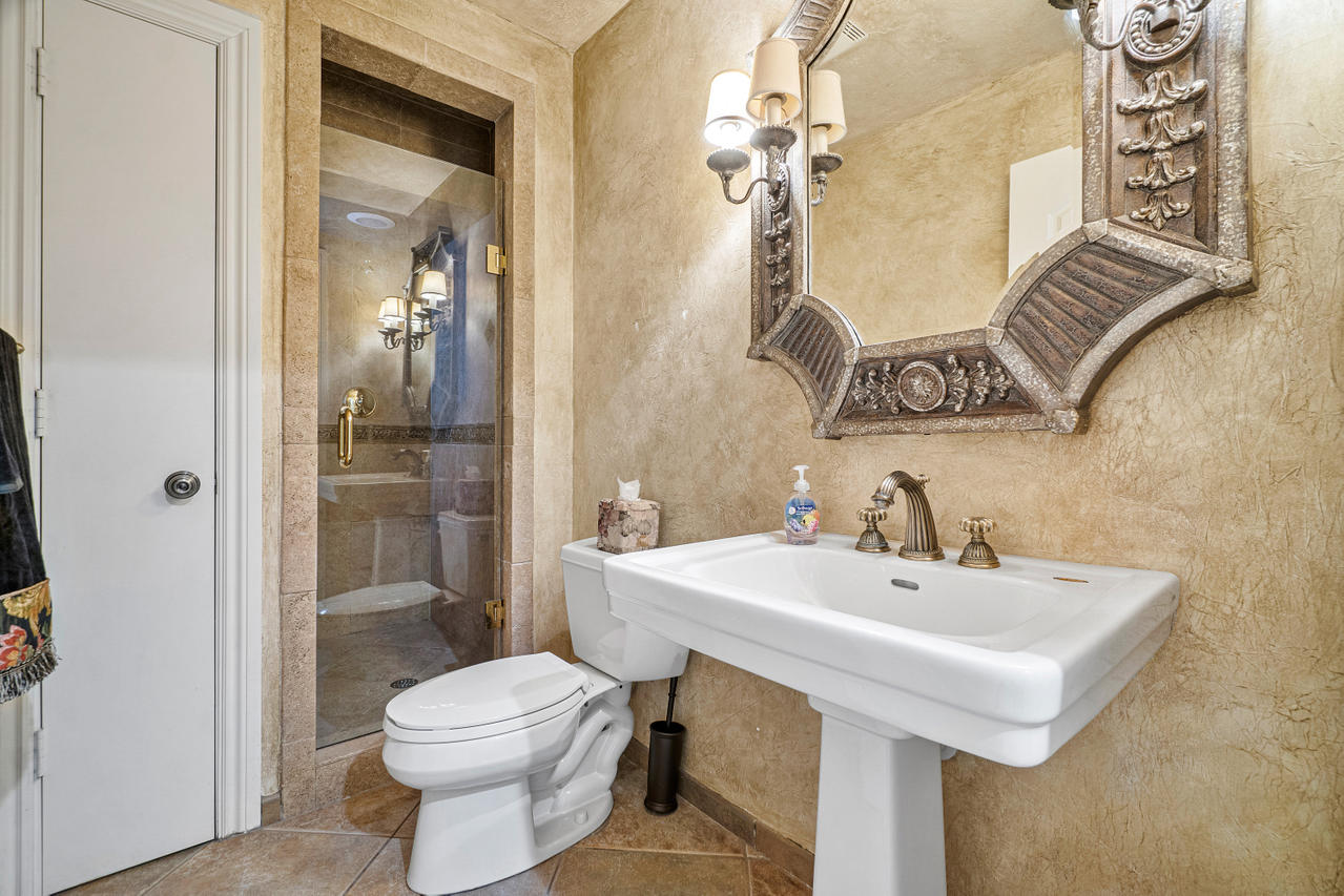 761 Northwest 4th Court Boca Raton, FL 33432 - Photo 16 of 37 018-761Northwest4thCourt-BocaRaton-FL-33